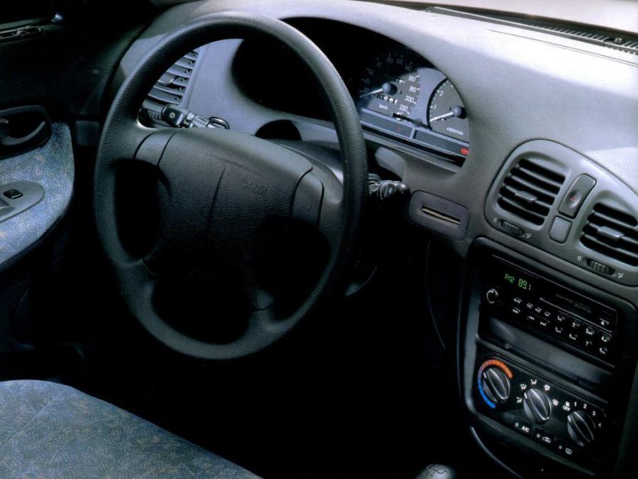  Daewoo Nubira Sedan 1997 года  (фото 4 из 10)